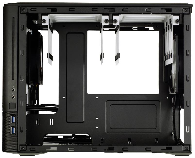 Leeg zwart computerbehuizing bekeken van voren. Zichtbaar zijn USB-poorten en een aan/uit-knop linksvoor.