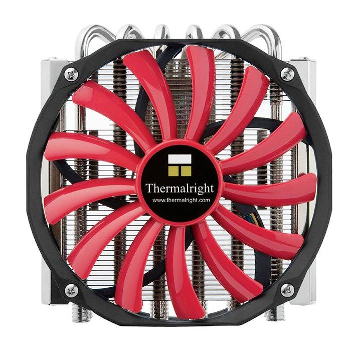Een computer-ventilator van Thermalright met rode rotorbladen en metalen koelribben, gemonteerd op een zwart frame.