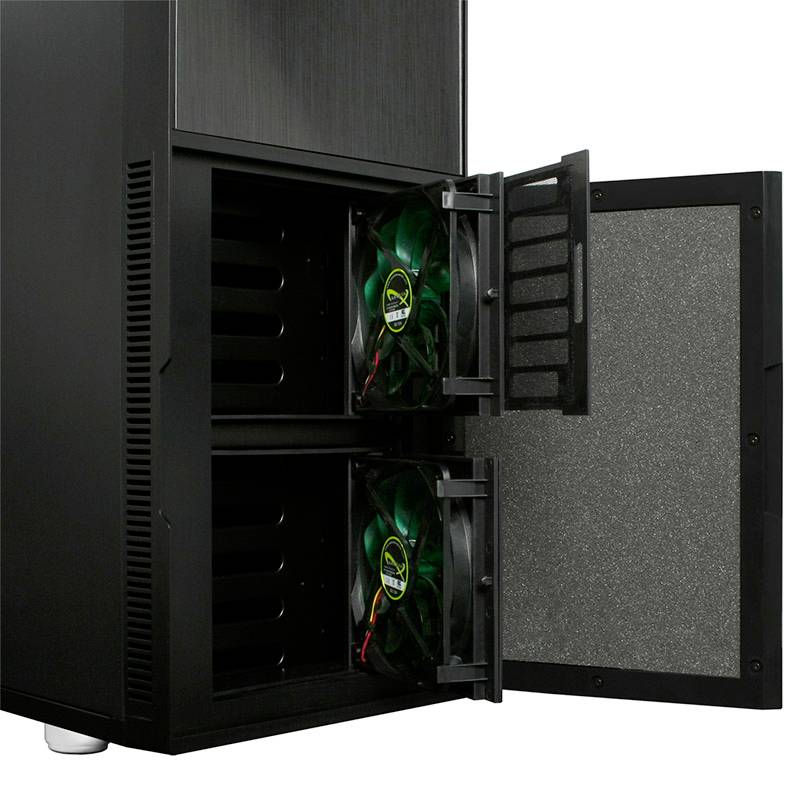 Een geopende computerbehuizing toont twee ventilatoren met groene verlichting. De ventilatoren zijn geïnstalleerd voor de koeling van de interne componenten.