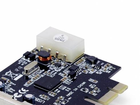 Videokaart met meerdere chips en elektronische componenten op een printplaat, geschikt voor computerhard­ware-installaties.