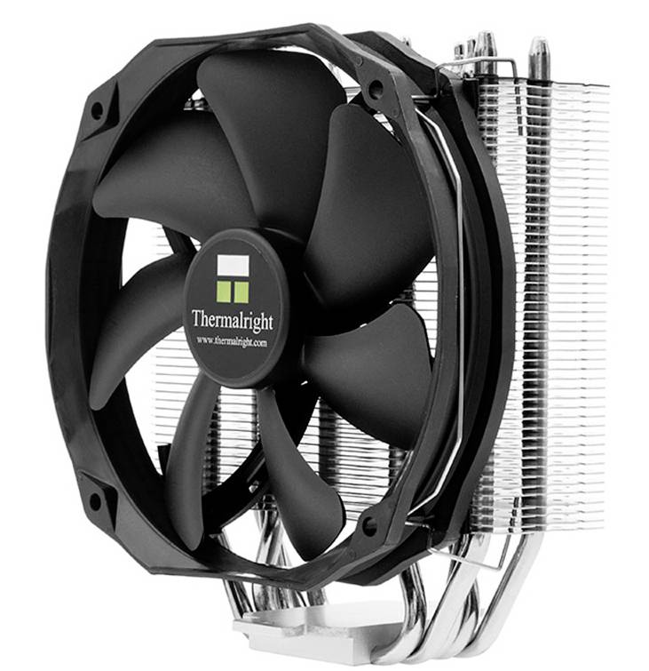 Een grote zwarte CPU-koeler met een ventilator en zilveren metalen lamellen voor koeling. Op de ventilator staat 'Thermalright'.