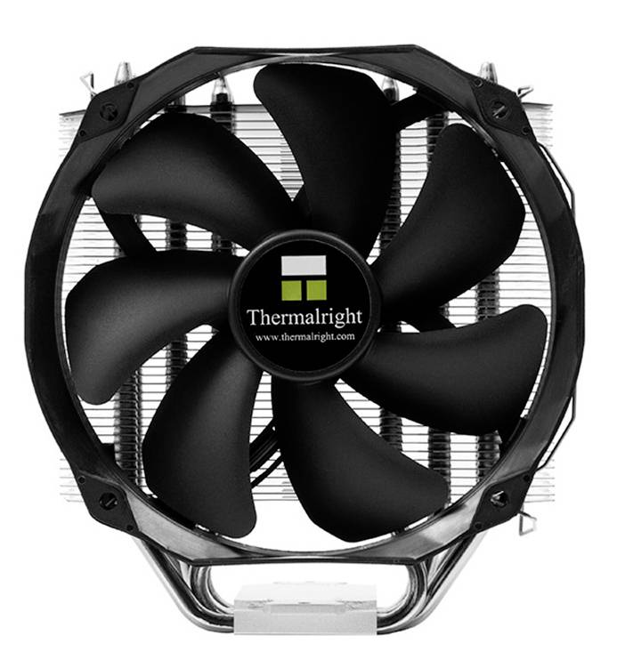 Koeler met zwarte ventilator en zilveren koelribben, merklogo 'Thermalright'. Geschikt voor PC-processors voor koeling.