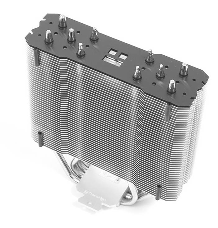 Koellichaam met meerdere lamellen en bevestigingspunten, geschikt voor computerhardware voor warmteafvoer.