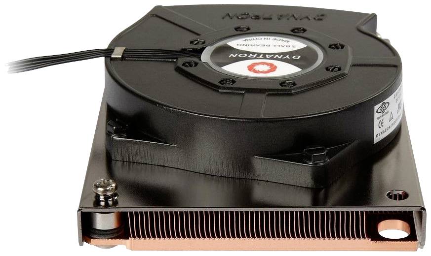 Ventilator met koperen basis, voor de koeling van elektronische apparaten, op witte achtergrond.