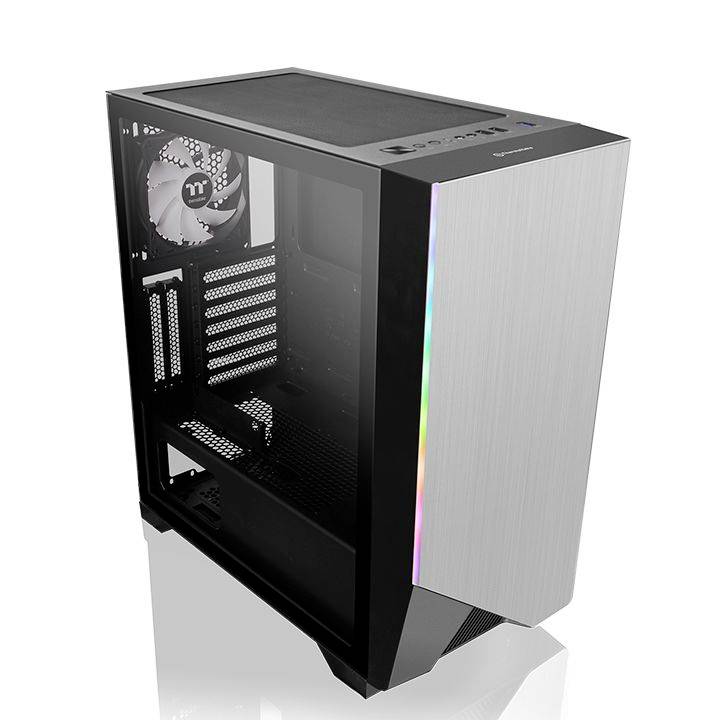 Zwart pc-behuizing met transparant zijpaneel, zilverkleurige voorkant en kleurrijke verlichting, geschikt voor desktop computerbouw.