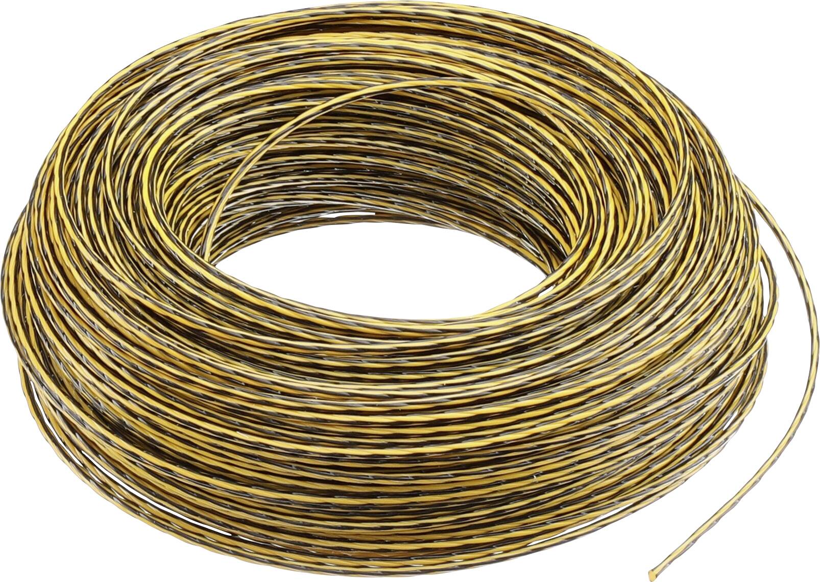 Een groot bundel geel-zwarte kabel, opgerold in meerdere lagen, ligt op een witte achtergrond.