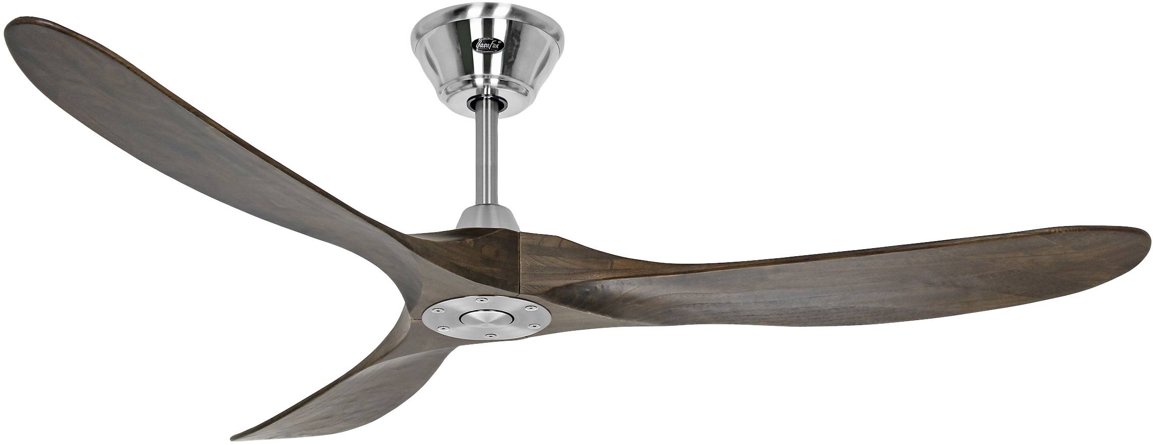 Plafondventilator met drie donkere, gebogen houten bladen en een zilveren metalen bevestiging, hangt aan het plafond.