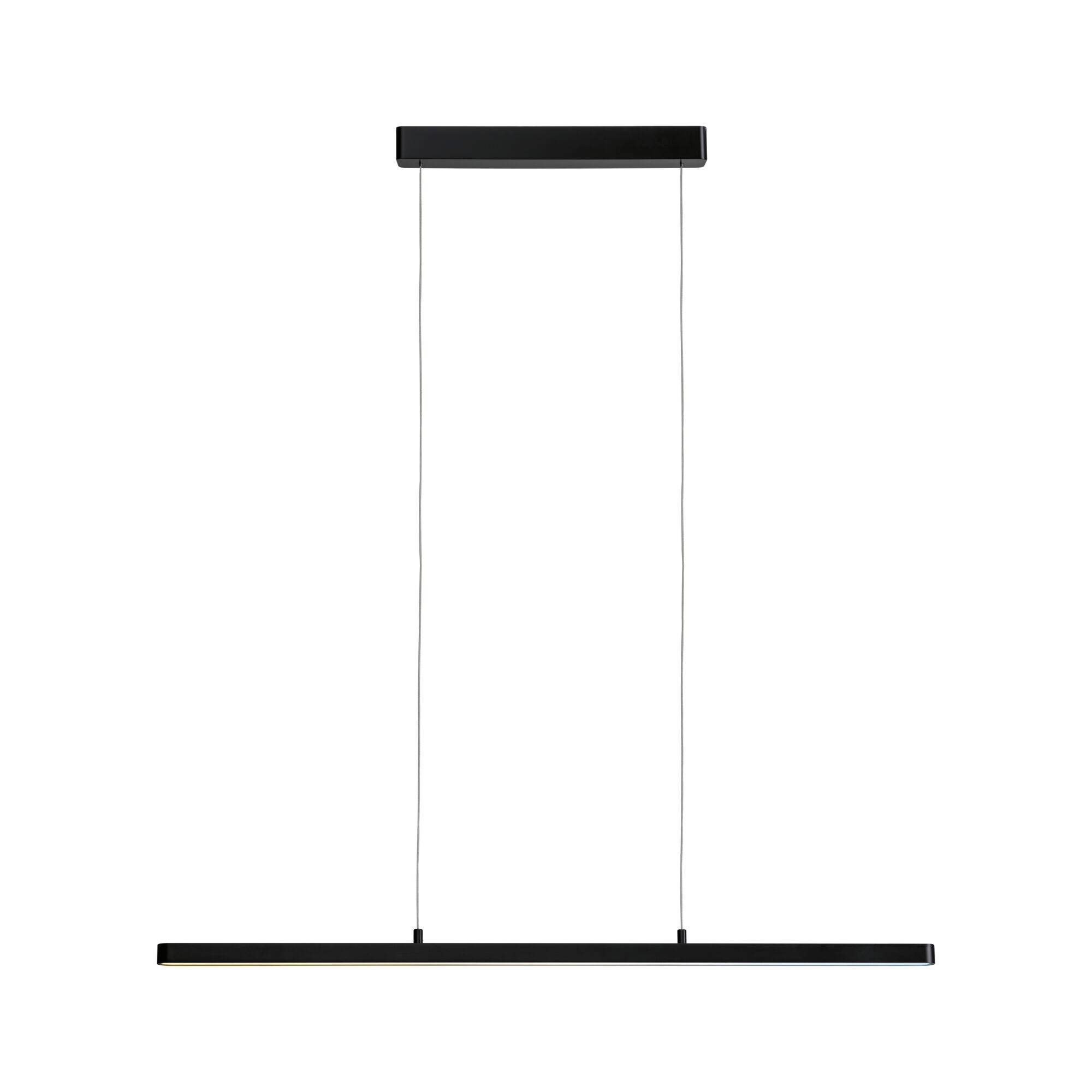 Een minimalistische hanglamp met een zwart, rechthoekig ontwerp en een smal, horizontaal verlichtingslichaam, geschikt voor moderne interieurs.