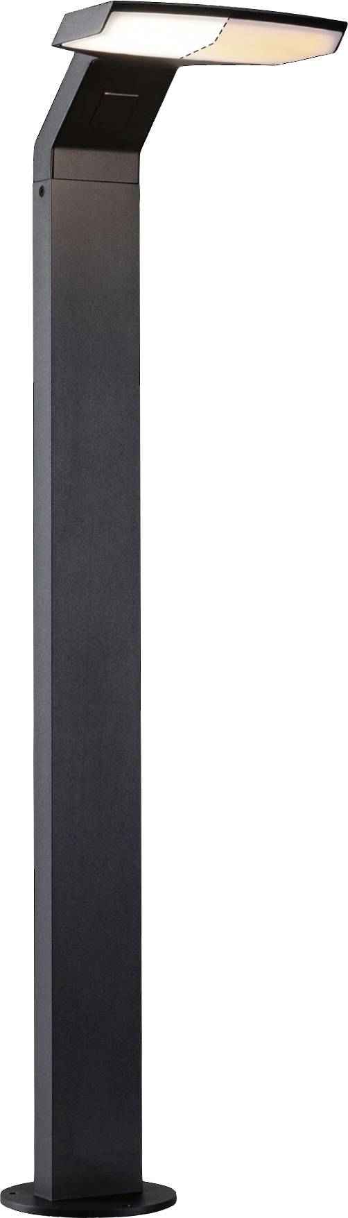 Zwarte staande lamp met geknikte kop, schijnt naar beneden. Design oogt modern en minimalistisch, ideaal voor buitenruimtes.
