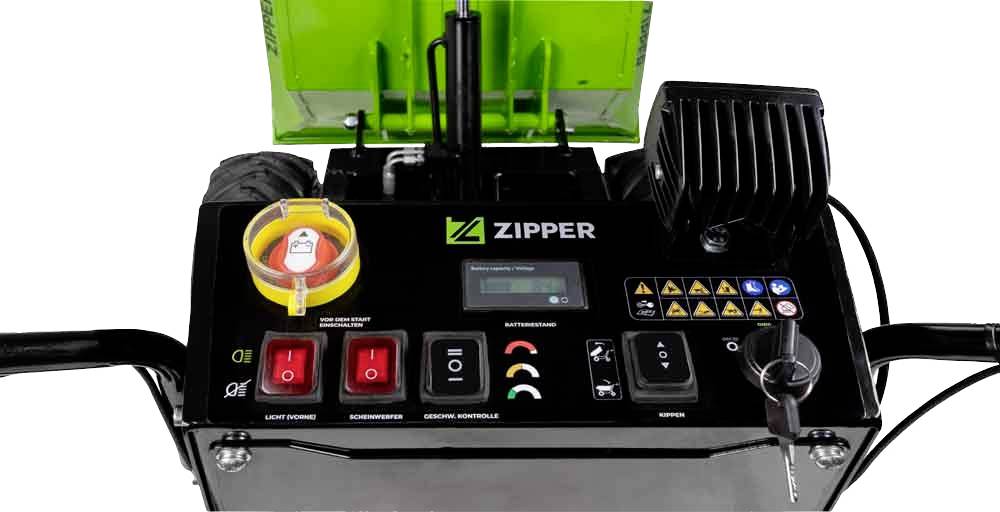'Zipper' elektrische verticuteermachine bedieningspaneel met schakelaars, draaiknop, LED-display en veiligheidskenmerken.