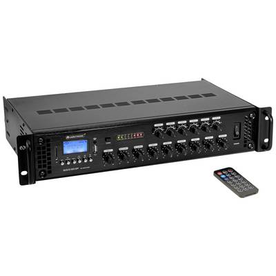 Zwarte audioversterker met meerdere draaiknoppen en een digitaal display, naast een afstandsbediening.