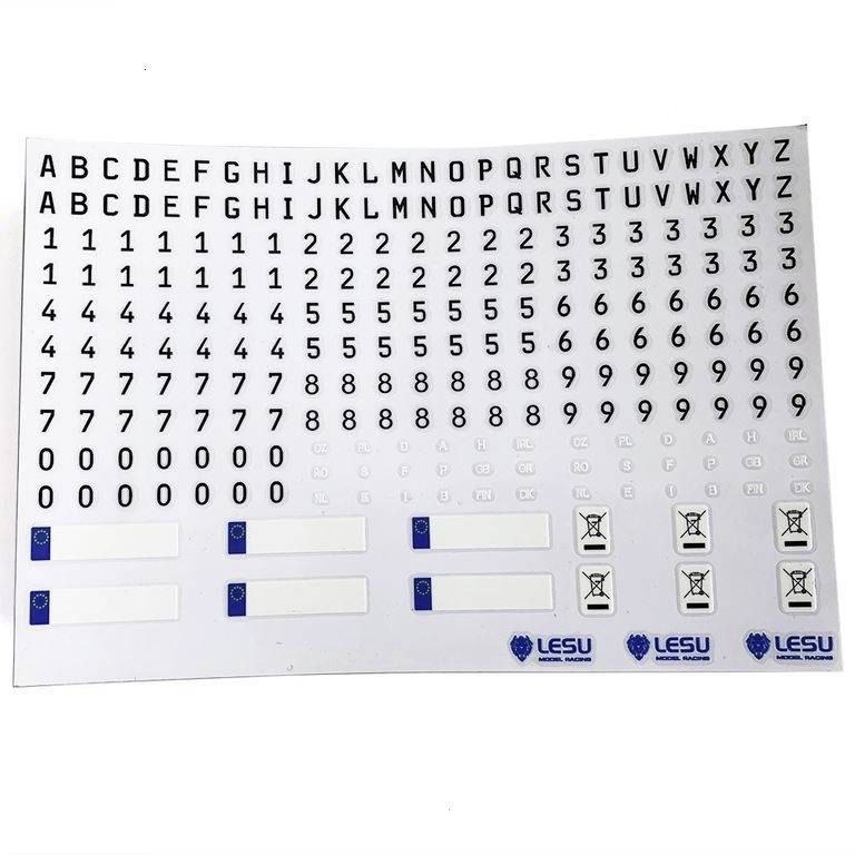 Een blad met zwarte letters van A tot Z en cijfers van 0 tot 9, met daaronder blauwe en witte Lesu-logo's en kleine symbolen.