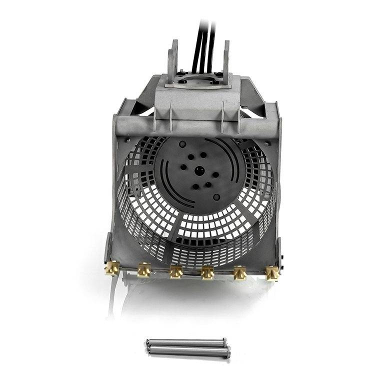 Een 3D-printer-extruderkop met vijf spuitopeningen op een rij en kabels aan de bovenkant, daaronder een reserveonderdeel.