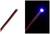 Een LED-lichtstrip, links uitgeschakeld met zichtbare kabels, rechts lichtblauw schijnend in een donkere omgeving.