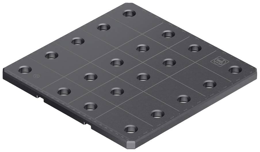 Een zwarte metalen blok met verschillende gaten op gelijkmatige afstanden. Mogelijk gebruikt voor industriële of technische toepassingen.