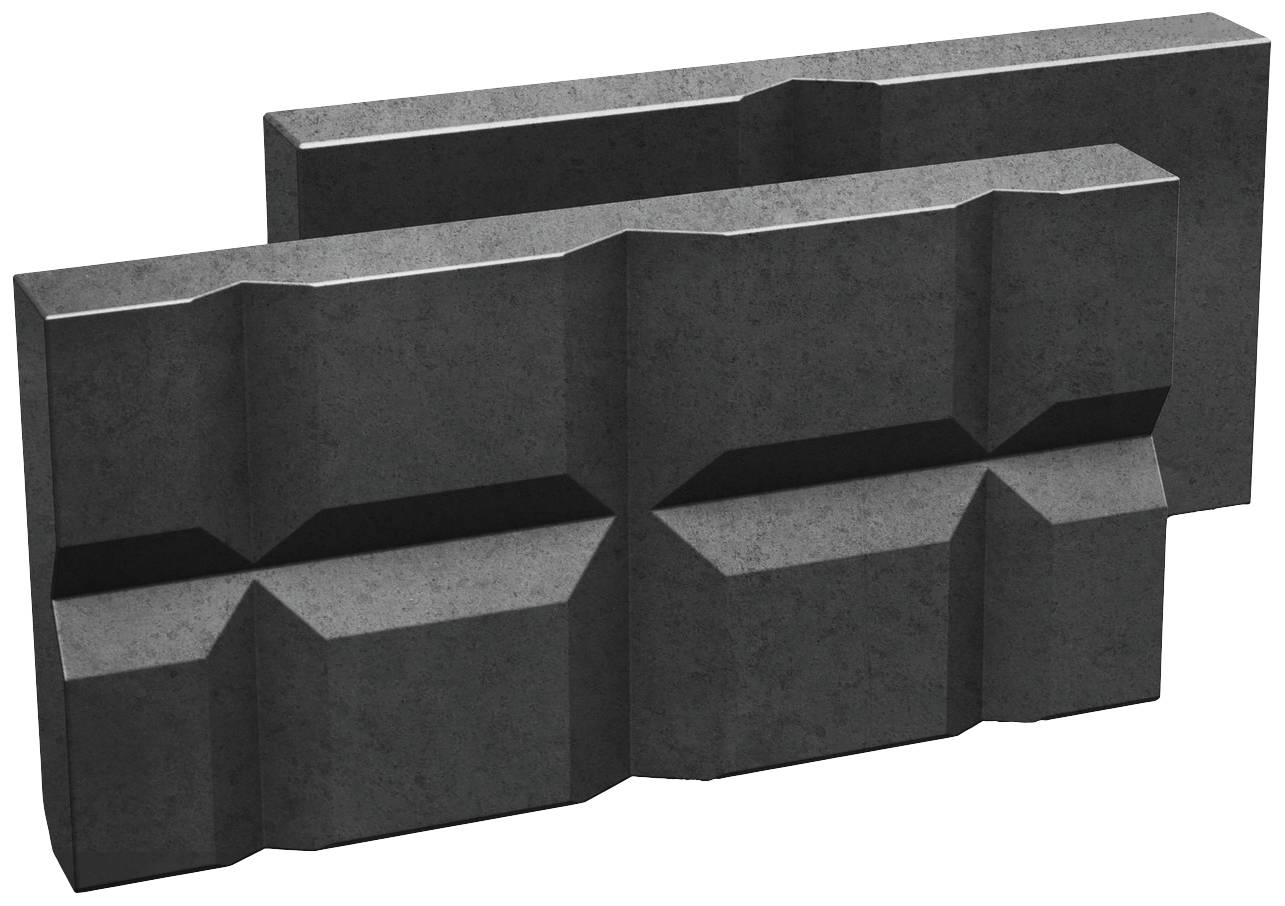 Twee grijze, geometrisch gevormde betonblokken met een symmetrisch, gefacetteerd ontwerp. Ze staan licht verschoven ten opzichte van elkaar.