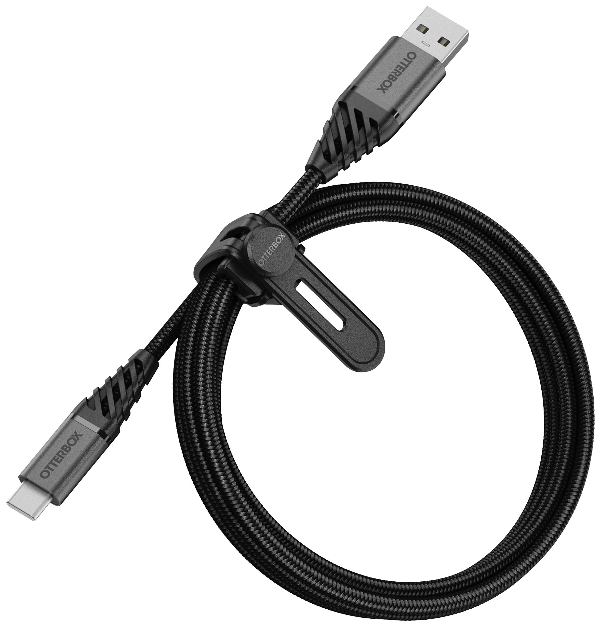 Een zwart USB-kabel met USB-C- en USB-A-aansluitingen, opgerold met een kabelband, op een witte achtergrond.