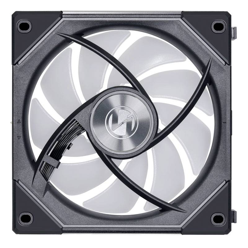 Een zwarte vierkante ventilator met grijze rotorbladen, een centraal logo en bevestigingspunten aan de hoeken.