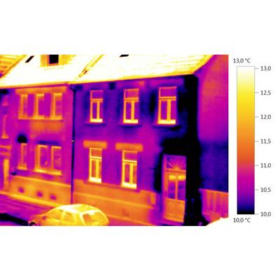 Thermografische afbeelding van een huis toont warmteverlies bij ramen en deuren. Kleurenschaal rechts visualiseert temperatuur van 10 tot 13 °C.