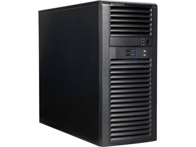 Zwarte computer-toren met ventilatiesleuven aan de voorkant en meerdere USB-poorten.