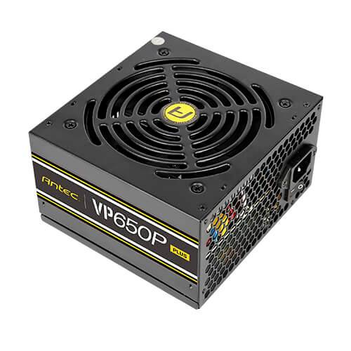 Een zwarte pc-voeding van het merk Antec, model 'VP650P' met ventilator bovenaan en aansluitingen aan de zijkant.