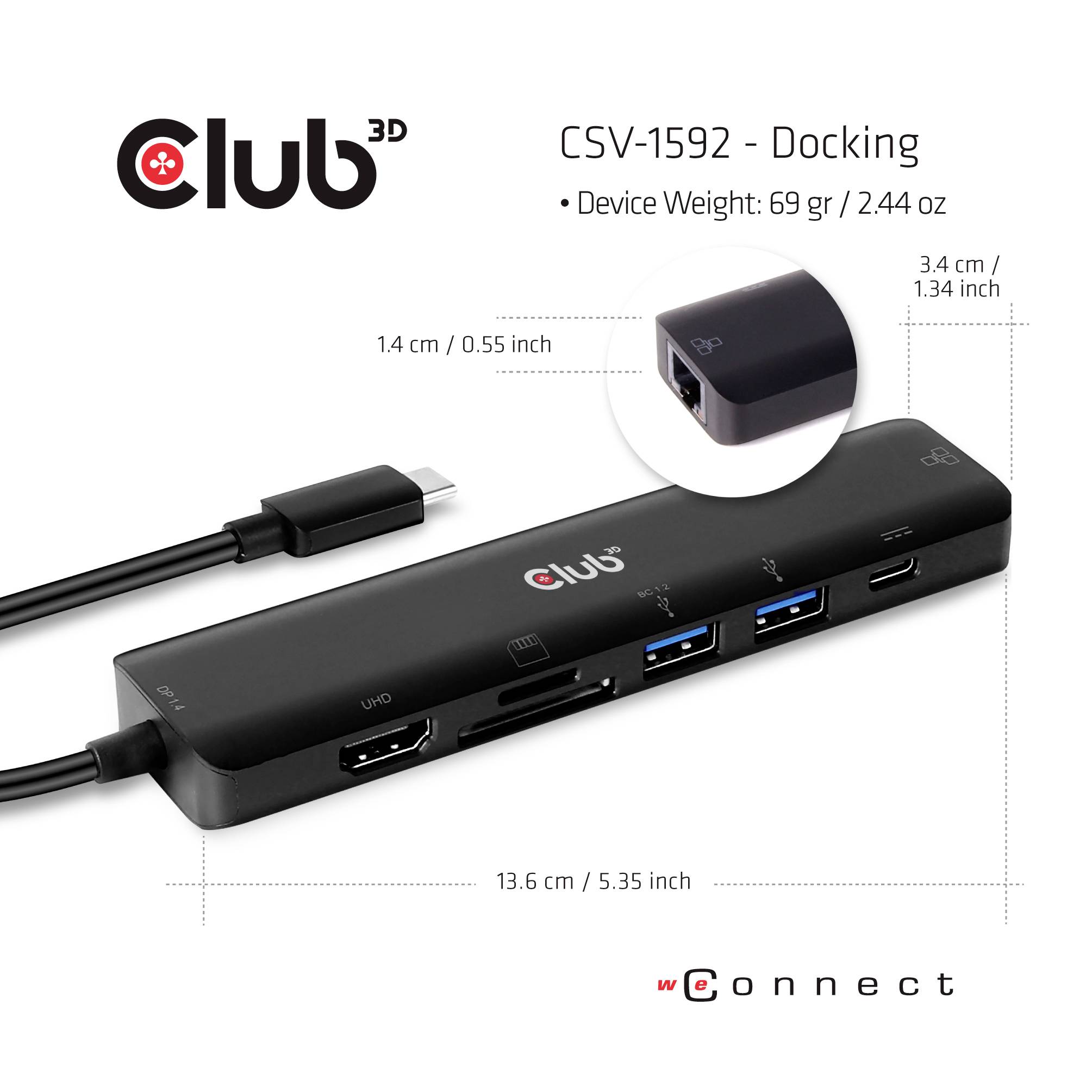 Een USB-C-dockingstation van Club 3D, model CSV-1592, met meerdere aansluitingen. Productafmetingen: 13,6 cm x 3,4 cm x 1,4 cm.