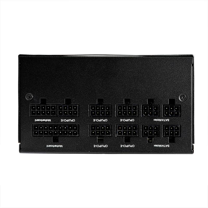 Zwart modulair voedingsapparaat met meerdere aansluitingen, gemerkt voor "CPU/PCI-E" en "SATA/Randapparatuur", toont verscheidenheid aan aansluitingen.