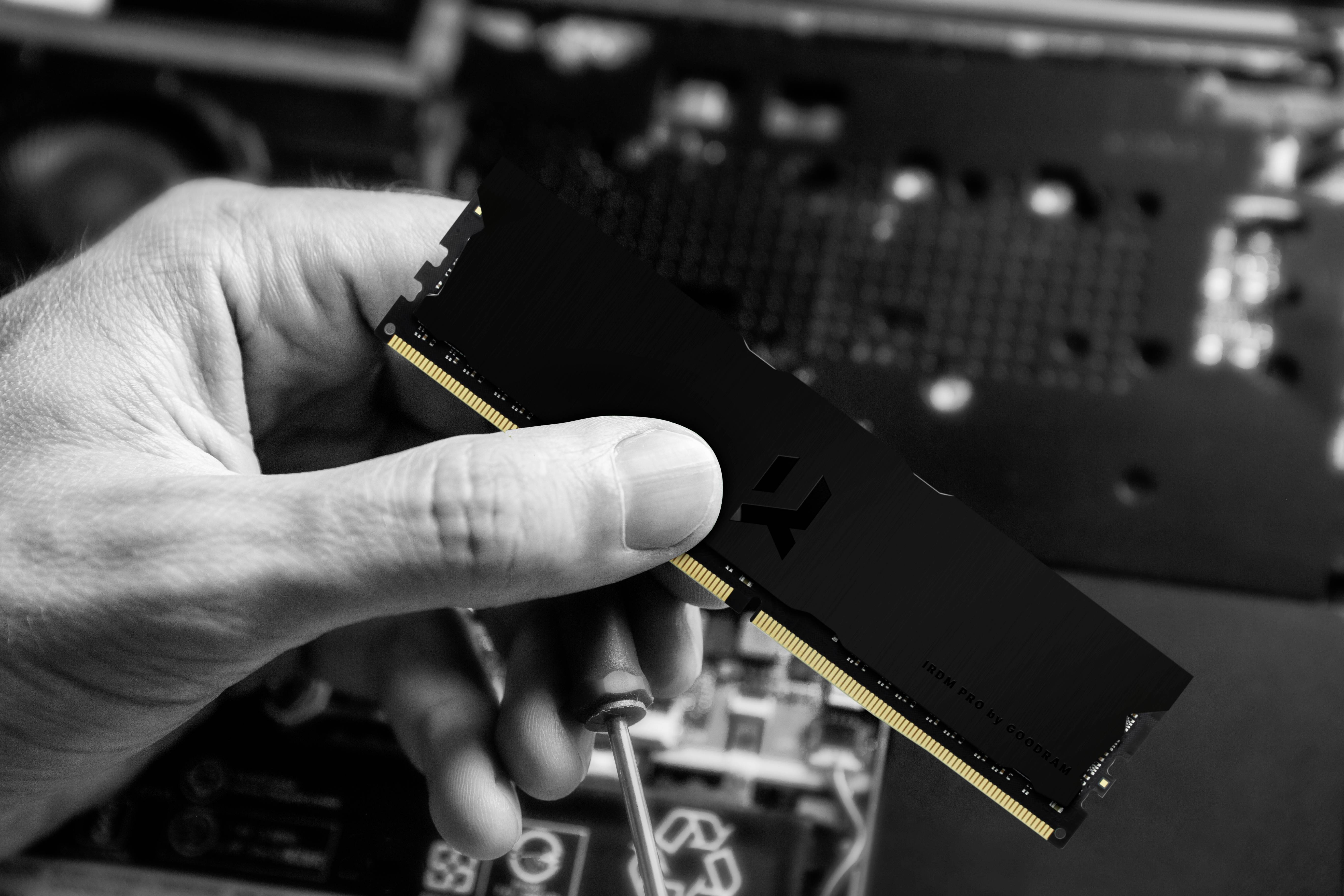 GOODRAM IRDM 3600 MT/s - 16GB DDR4 KIT DIMM Diepzwart-6