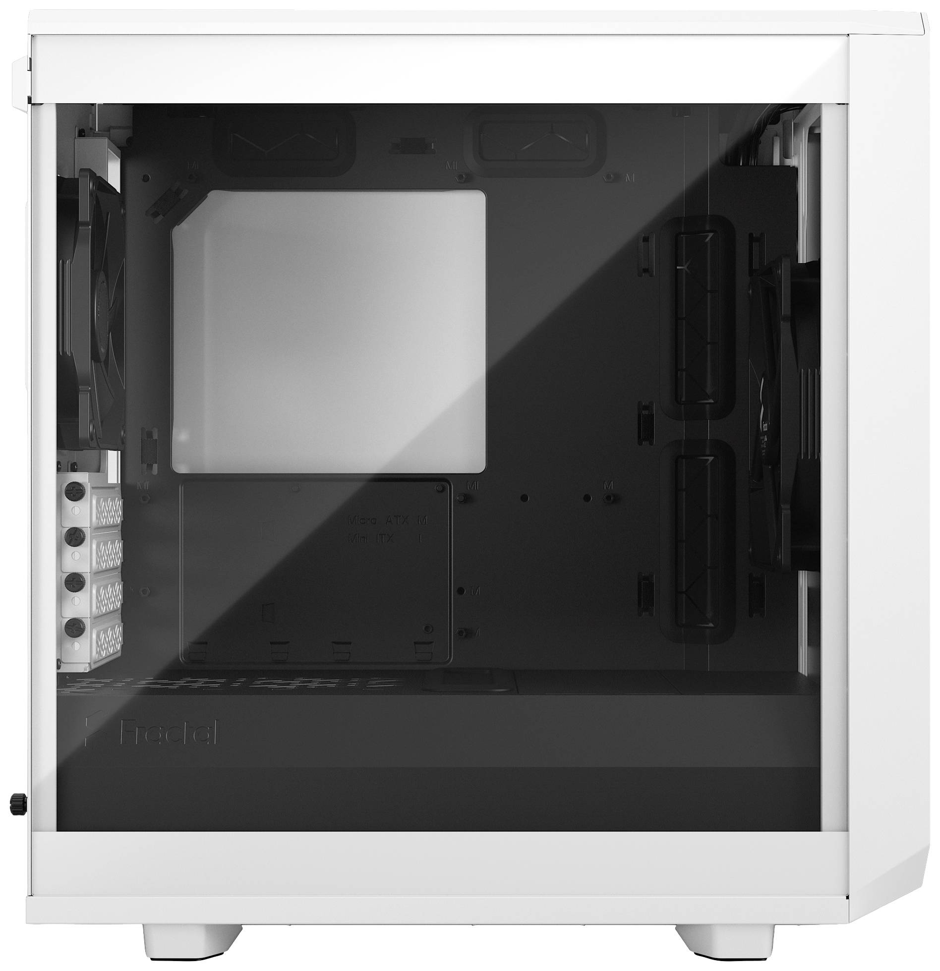 Een wit computerbehuizing met een transparant zijpaneel dat zicht biedt op de lege binnenkant.