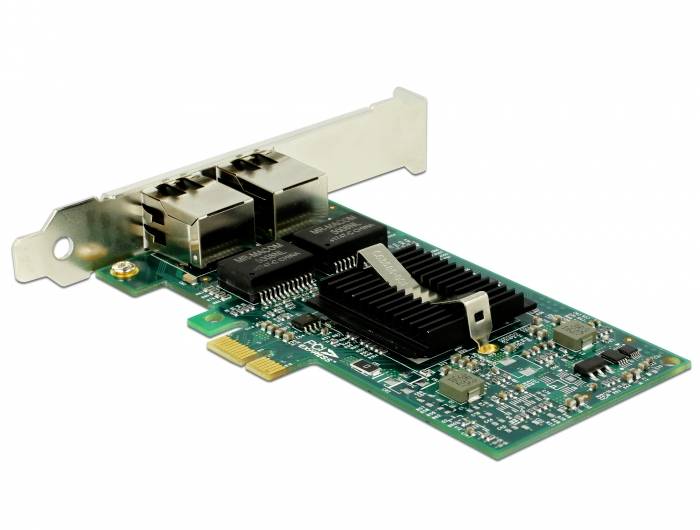 Een groene netwerkkaart met twee Ethernet-poorten en zwarte koellichamen voor computers, aangesloten via een PCIe-sleuf.