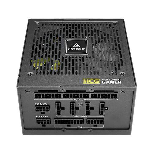 Een zwarte pc-voeding met het 'Antec' logo op de bovenkant. Verschillende aansluitingen zijn zichtbaar aan de voorkant.