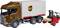 Een bruine vrachtwagen met een UPS-logo en een rode heftruck met een houten pallet. De vrachtwagen heeft een witte containeropbouw.