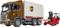 Bruine UPS-vrachtwagen naast een rode heftruck met een pallet. Hoofdthema is transport en logistieke weergave.