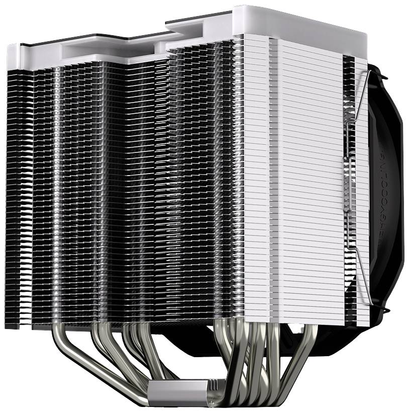 Een grote CPU-koeler met meerdere aluminium lamellen en gebogen koper-heatpipes. Geoptimaliseerd voor efficiënte warmteafvoer.