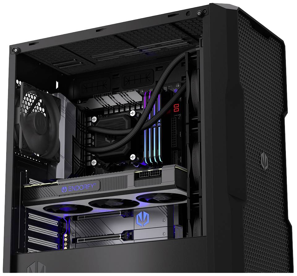 Geopende pc-behuizing met zichtbare componenten: koeler, kleurrijke RAM-sticks, videokaart en ventilators, kenmerkend voor een gaming-setup.