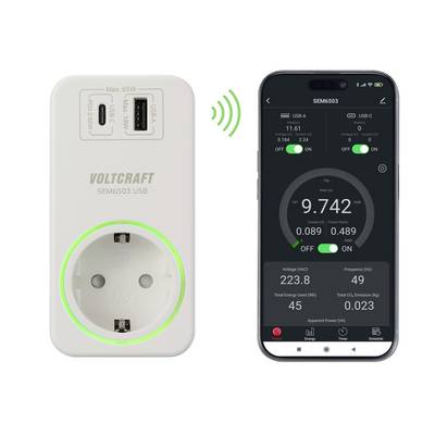 Slimme stopcontact 'VOLTCRAFT SEM6503 USB' toont energieverbruik op smartphone-app. Stopcontact en app-scherm met meetwaarden weergegeven.