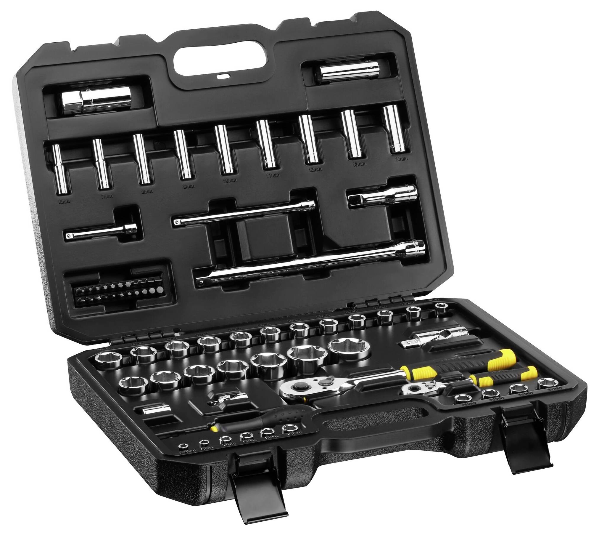 Een open gereedschapskist met een ratel, dopsleutels en andere gereedschappen in verschillende maten, netjes gerangschikt.