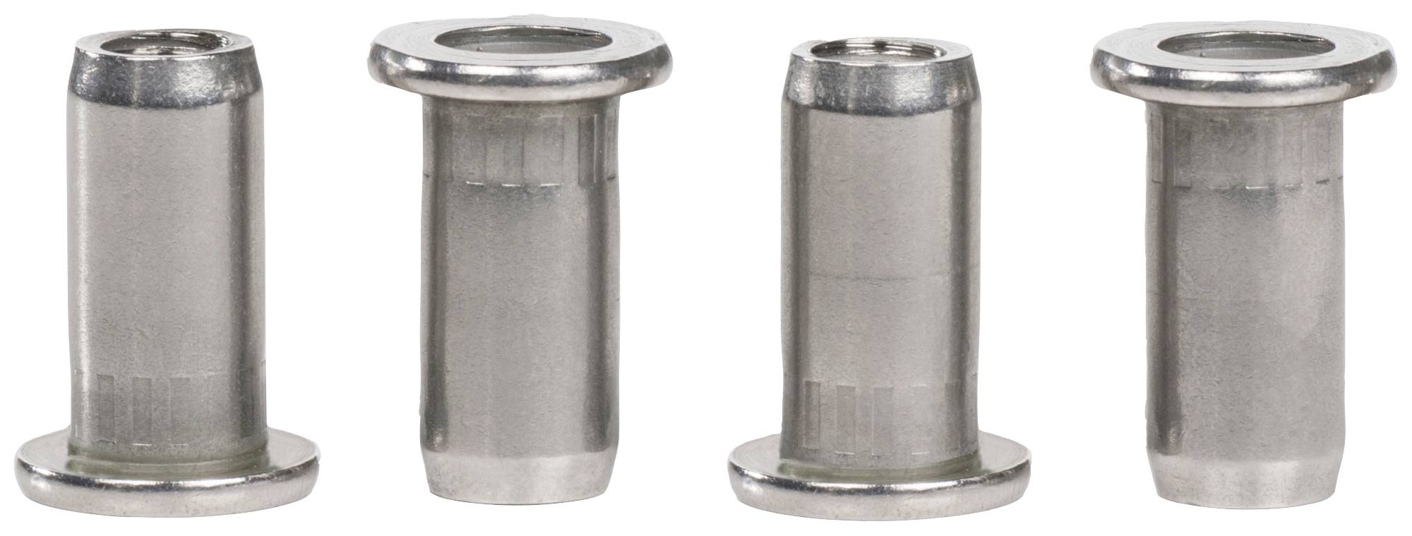 Vier zilveren cilindrische metalen klinknagels met platte koppen, op een rij gerangschikt.