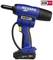 Popnagelpistool 'Gesipa AccuBird Pro' met een blauwe behuizing en zwarte handgreep, gebruikt voor het bevestigen van materialen.