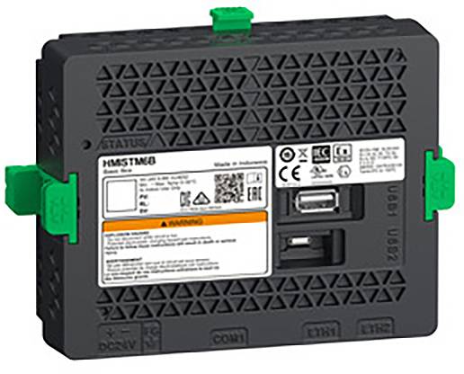 Zwart elektronisch apparaat met groene clips en USB-poorten, voorzien van een etiket met technische informatie en symbolen aan de voorkant.