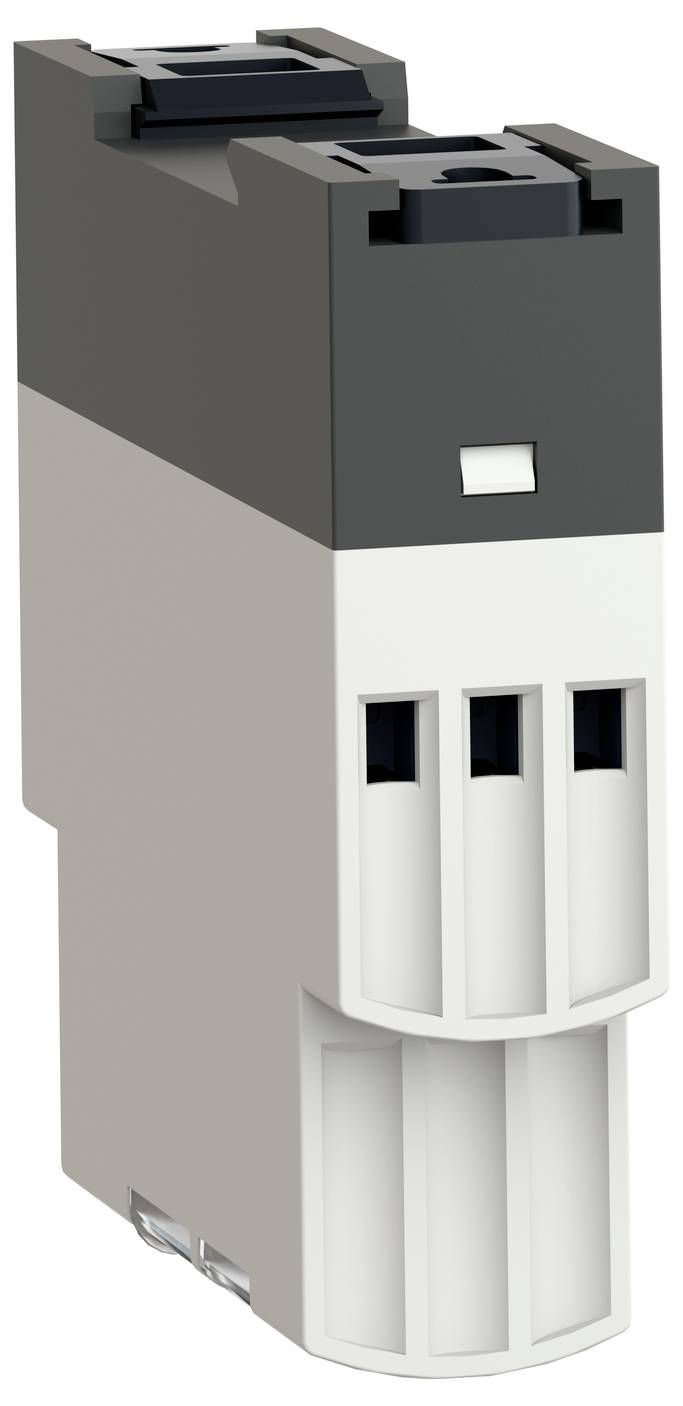 Grijze en witte elektrische stekkerplug met drie vooropeningen, geïsoleerd weergegeven op een witte achtergrond.
