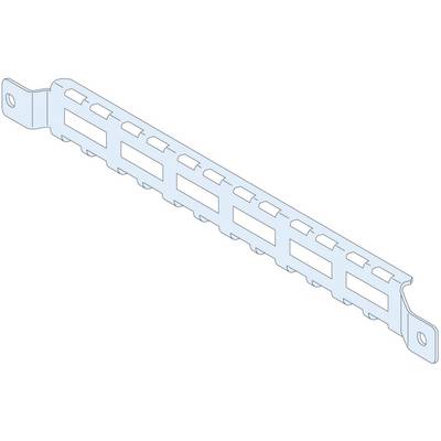 Metalen frame met openingen voor kabelbevestiging in een netwerkrek.