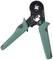 Een groene krimptang met ergonomische handgrepen, geschikt voor het aankrimpen van kabelverbindingen in elektrische toepassingen.