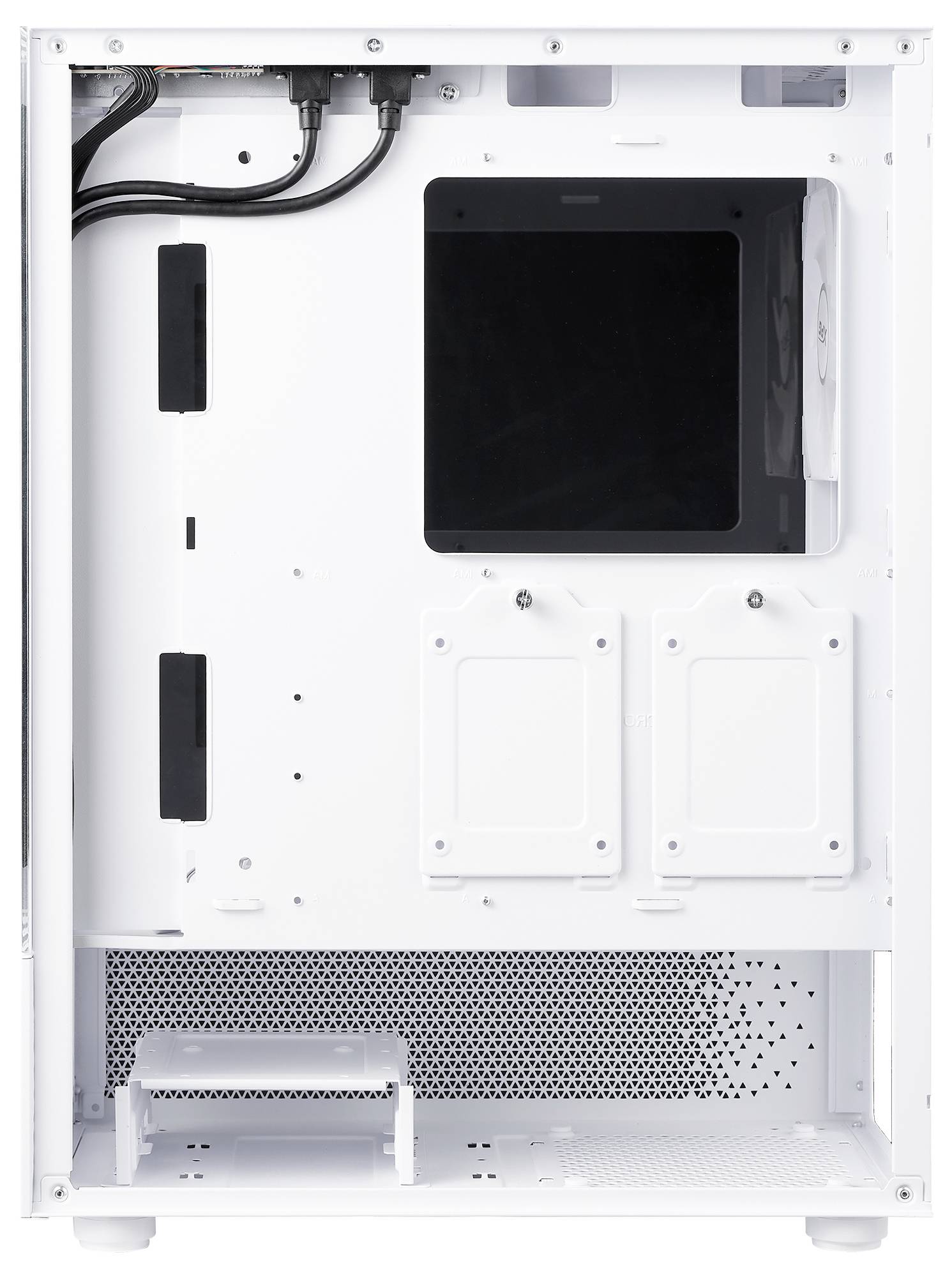 Wit binnenwerk van een pc-behuizing met een moederborddrager, kabelopeningen en bevestigingsbeugels voor harde schijven en SSD's.