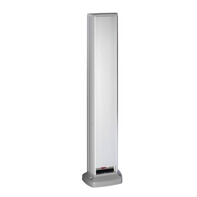 Een zilveren, verticale luchtreiniger met een slanke vorm op een stabiele voet, geschikt voor het verbeteren van de luchtkwaliteit in de ruimte.
