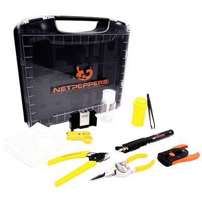 Gereedschapsset met draagkoffer, kabelstripper, tang, schaar, pincet, schroevendraaier en plastic containers.