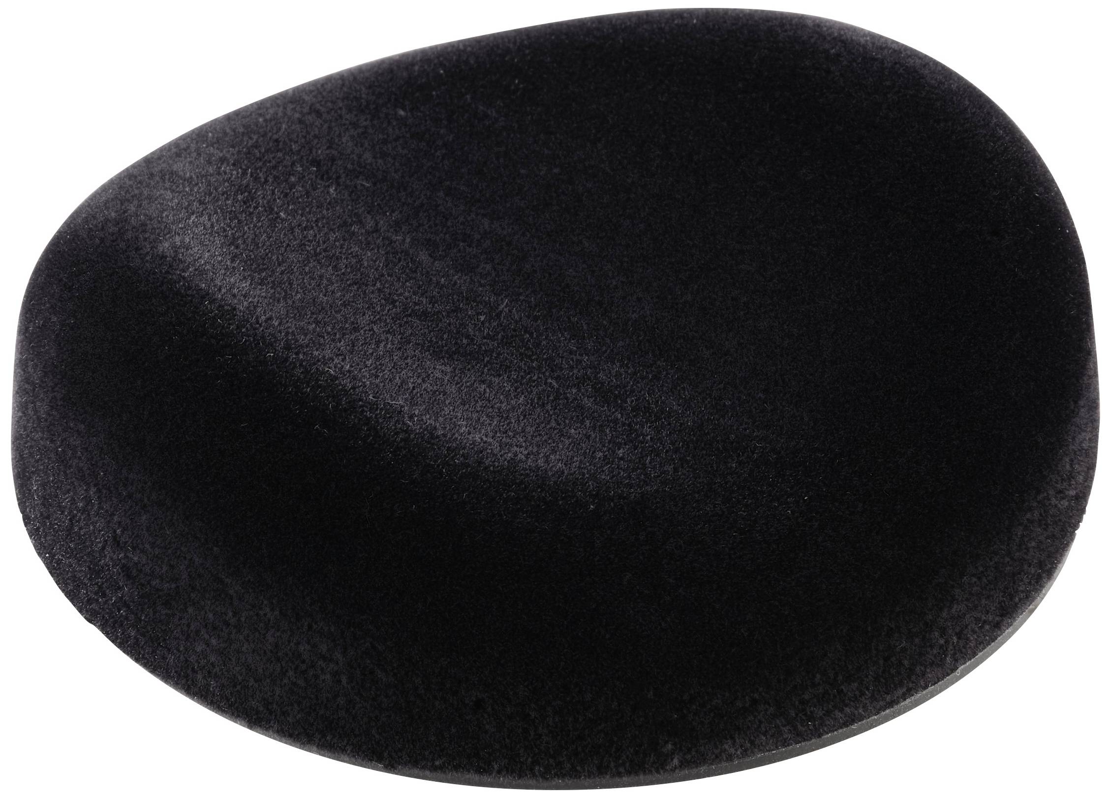 Een zwart, niervormig schuimstof popfilter voor een microfoon ligt op een witte ondergrond.