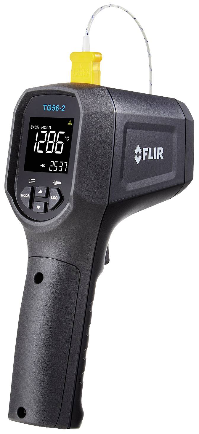 Een infrarood-thermometer met display geeft een temperatuur van 120,6 graden Celsius aan. Hij heeft een lange sonde die bovenaan is aangesloten.