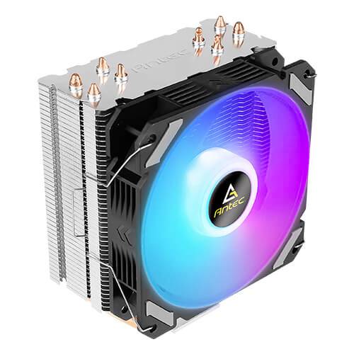 Een computer-CPU-koeler met een grote ventilator licht op in verschillende kleuren. De koeler heeft koperen heatpipes en aluminium lamellen.