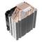 Een CPU-koeler met meerdere aluminium lamellen en koperen heatpipes voor warmteafvoer.